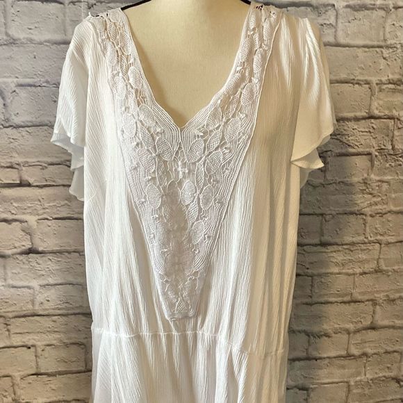 City Chic Tops - City Chic - Plus Size - V-Neck White Top w/Front Detailing
